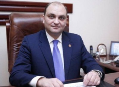 «Ժողովուրդ». Հրայր Անտոնյանը մի քանի տաքսի ծառայություն ունի, որոնցից մեկը բյուջեին խոշոր գումար պետք է վճարի