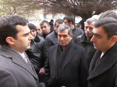 Բեռնափոխադրողների բողոքի ակցիան կառավարության դիմաց. «բեռնատարներով կփակենք ճանապարհները»