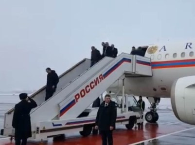 Pashinyan arrives in Moscow