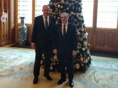 Mnatsakanyan meets with Lavrov in Moscow
