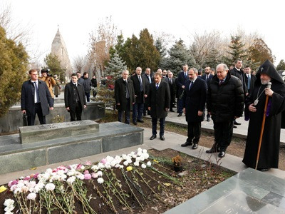 Acting PM, President visit Yerablur military pantheon (PHOTO)