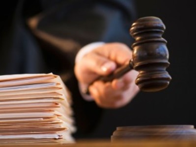 Պոռնկությամբ զբաղվելուն նպաստելու մեջ մեղադրվող մատուցողուհին դատապարտվեց պայմանական ազատազրկման