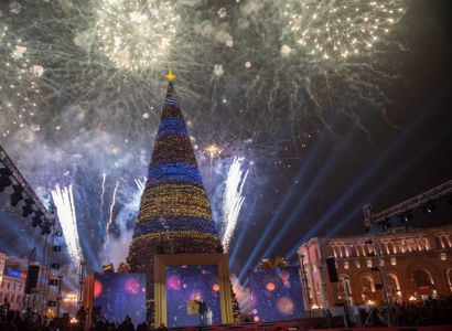 Новогодняя елка в Ереване вошла в топ-3 елок СНГ