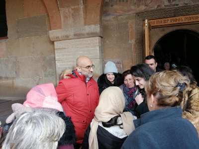 Թոմ Քաթինան կնոջ հետ Սուրբ Գայանե եկեղեցում էր (ֆոտո)