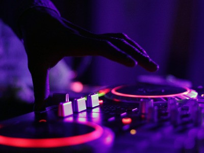 93-year-old Armenian DJ conducts radio programs for 75 years