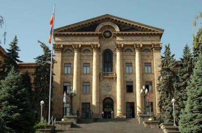 «Իրավունք». Պետական ապարատը կառավարությունում օպտիմալացնում են, ԱԺ-ում՝ ուռճացնում