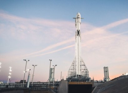 SpaceX launches communications satellites