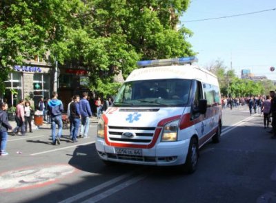 Երեւանի ձիարշավարանի մոտ «Օպելը» բախվել է «ԿամԱԶ»-ին. 25-ամյա երիտասարդը հիվանդանոցում է