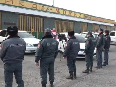 Բողոք ակցիա օդանավակայան տանող ճանապարհի սկզբին. Պահանջում են կալանավորել Մանվել Գրիգորյանին