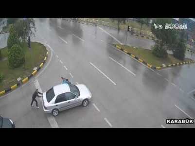 Անհավանական ավտովթարների շարքից