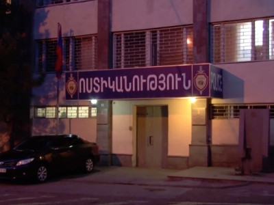 Բ-2 թաղամասում տեղի ունեցած ծեծկռտուքի ու դանակահարության հետքերով. Դիտողություն են արել աղմկելու համար