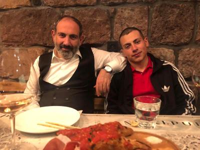 Զինվորս եկել է արձակուրդ. Փաշինյանը որդու հետ լուսանկար է հրապարակել