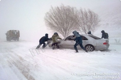 Քարաբերդ-Մարալիկ ճանապարհին ավտոմեքենան դուրս է եկել ճանապարհի երթևեկելի հատվածից և արգելափակվել ձյան մեջ