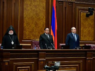 Armenia new legislature first sitting kicks off with playing of national anthem