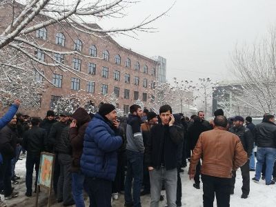 Protesters gather near Court of Appeal, demand arrest of Manvel Grigoryan