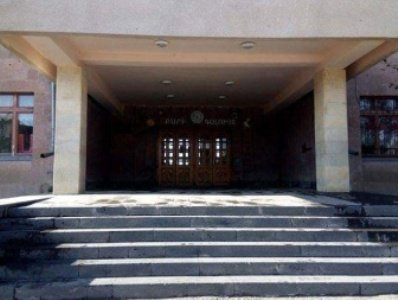 Արթուր Ալեքսանյանի մոր ղեկավարած դպրոցին նոր ռադիատորներ են նվիրել գողացվածի փոխարեն