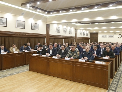 «Կարիք չկար այսպես արձագանքելու». Լեզվակռիվ ավագանու անդամների միջեւ