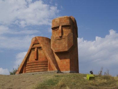 Արցախը պետք է մնա միասնական, ոչ ոք իրավունք ունի Արցախը սպիտակ կամ սեւ ներկելու. ՀՅԴ բյուրոյի ներկայացուցիչ