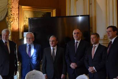 Armenia, Azerbaijan FMs’ meeting kicks off in Paris