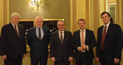 Armenia's acting FM meets OSCE Minsk Group co-chairs in Paris