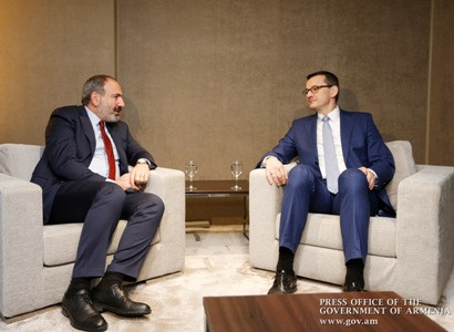 Pashinyan meets Polish counterpart in Davos