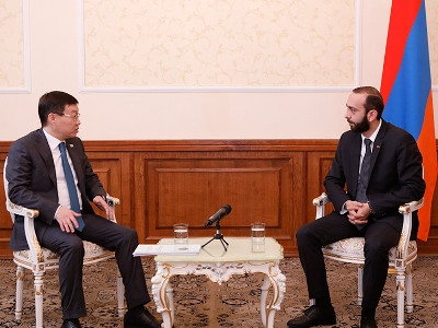 Ararat Mirzoyan receives Ambassador of Kazakhstan in Armenia