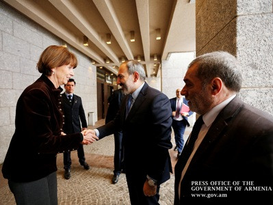 Armenian Prime Minister meets with Mayor of Cologne Henriette Reker