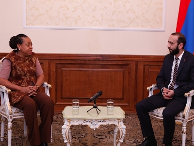 Ararat Mirzoyan receives Ambassador of Republic of Gana