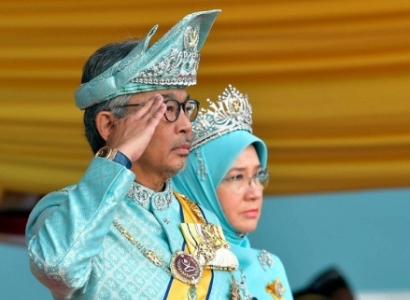 Malaysia crowns Sultan Abdullah Sultan Ahmad new king