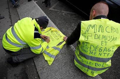 Macron plans to hold referendum on Yellow Vest protests