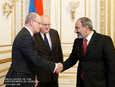 Pashinyan receives Ambassador of Poland to Armenia and  representatives of Polish “Lubawa” military industrial company