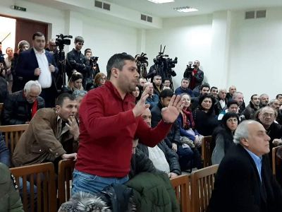 Допрос начальника Полиции Армении по делу группы «Сасна црер» проходит в напряженной атмосфере