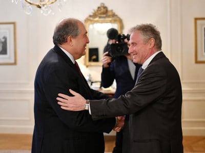 Armenian President meets with THALES executives in Paris