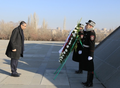 Cypriot defense minister honors Armenian Genocide victims at Yerevan memorial