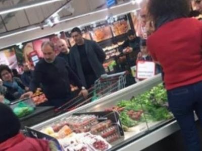 Armenia PM goes grocery shopping at hypermarket