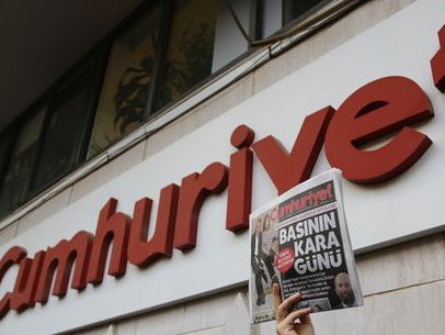 Апелляционный суд Турции оставил в силе приговоры против журналистов Cumhuriyet