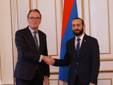 Armenian parliament speaker meets with Dutch ambassador