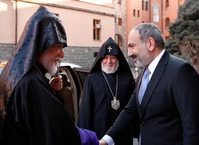 Armenian PM meets with Catholicos of All Armenians and Catholicos of the Great House of Cilicia