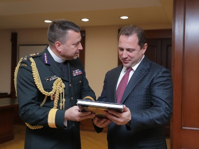 Armenia defense minister, Canada army chaplain general discuss cooperation