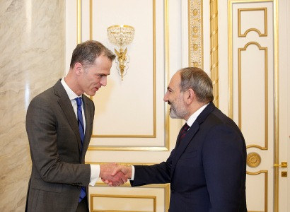 Armenia PM discusses cooperation with IMF Executive Board Director