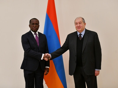 Burkina Faso ambassador presents credentials to Armenia President