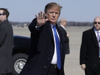 Trump arrives in Hanoi for a meeting with Kim Jong Un