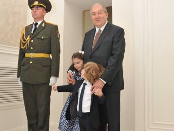 Armenia President shares photo with his grandchildren