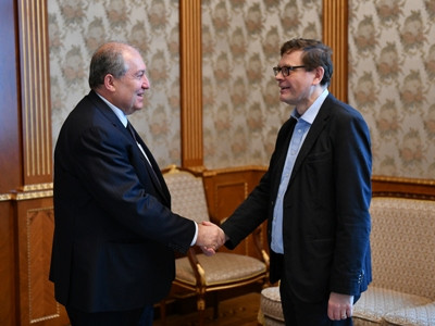 Armen Sarkissian meets editor of Financial Times Innovation edition