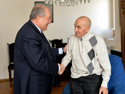 President visits Davit Sedrakyan and grants high state award (photo)
