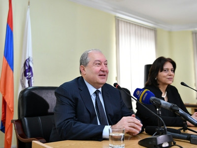 Շարունակենք այնպես, որ 2019-ը լինի հայ կնոջ, հայ մոր եւ հայ աղջկա տարի. ՀՀ նախագահ