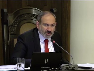 Սպիտակ հացը վնաս է, բռնենք՝ 6 անգամ թանկացնենք. Փաշինյանը բարկացավ Արսեն Թորոսյանի վրա