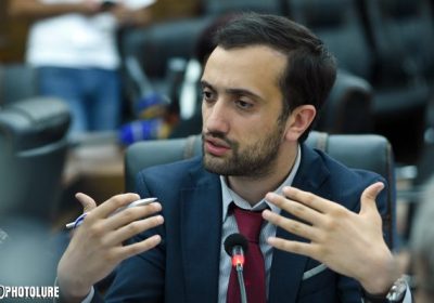 «Իրավունք». ՔՊ-ականները «դասեր են տալիս» Դանիել Իոաննիսյանին