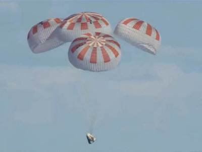 Космический корабль Crew Dragon успешно приводнился в Атлантическом океане