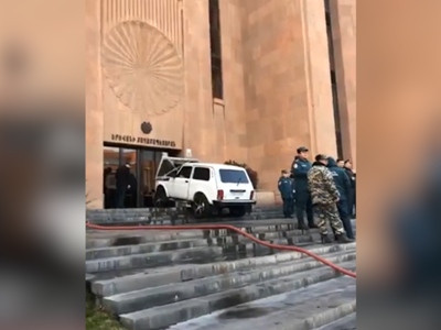 Քաղաքապետարանի մոտ նախօրեին տեղի ունեցած միջադեպով նյութեր են նախապատրաստվում. Ոստիկանություն